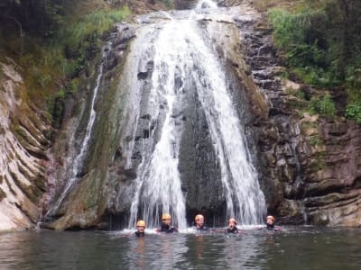 Canyoning dans la rivière Navedo près de Potes, Cantabrie