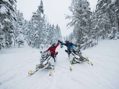 Journée d’excursion guidée en motoneige aux monts Valins près du fjord du Saguenay