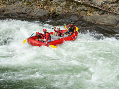 Descenso en balsa por el río Sarapiquí, cerca de San José, con salida desde La Fortuna