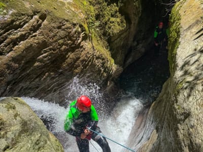 Journée sportive de canyoning dans les gorges de l'Orsa Maggiore, au lac de Garde