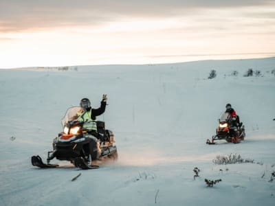 Excursión histórica en moto de nieve por Finnmarksvidda desde Alta