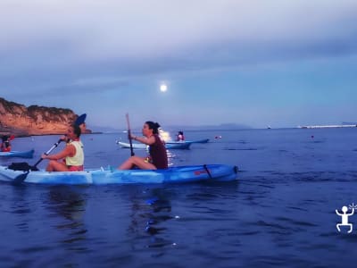 Excursion nocturne en kayak de mer autour du Cap Misène près d’Ischia avec barbecue