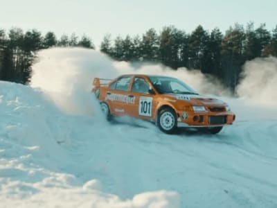Expérience en voiture de rallye et en camion à chenilles avec un chauffeur professionnel à Rovaniemi