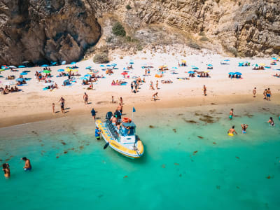 Bootstransfer von Sesimbra zum Strand Ribeiro do Cavalo
