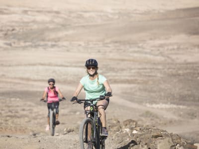 Excursion guidée en E-Bike autour des paysages volcaniques depuis Corralejo, Fuerteventura