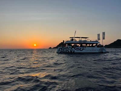 Katamaran-Tour zu den Sanguinaires-Inseln bei Sonnenuntergang ab Ajaccio