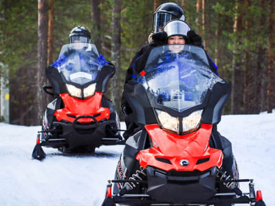 Moto de nieve y excursión de pesca en hielo en Saariselkä