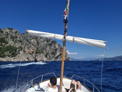 Paseo en barco privado por la isla de Capri desde Marina Grande