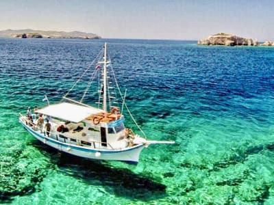 Paseo en barco por la Laguna Azul desde Paros