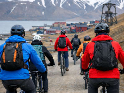 Mountainbike-Exkursion durch Longyearbyen in Svalbard