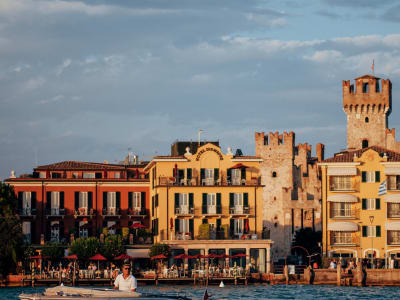 Paseo en barco al atardecer por el Lago de Garda desde Sirmione
