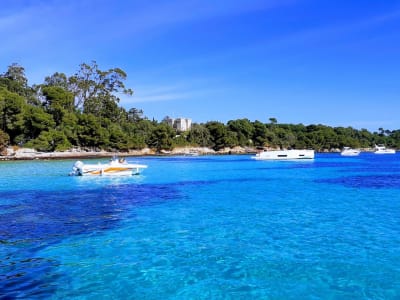 Alquiler de barcos con patrón en Mandelieu-la-Napoule, cerca de Cannes