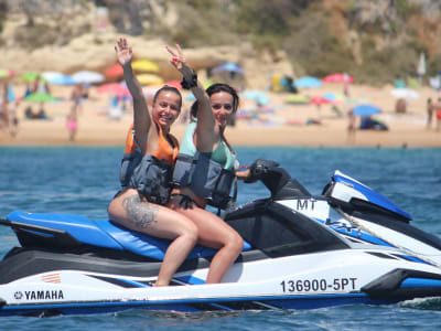 Alquiler de motos acuáticas en la playa de Armação de Pêra, Algarve