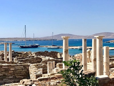 Crucero en velero semiprivado de Mykonos a la isla de Rhenia y visita guiada de Delos