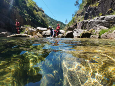 Canyoning auf dem Rio Teixeira in der Serra da Freita, Geopark Arouca