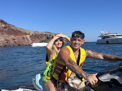 Safari en moto acuática desde la playa de Perissa en Santorini
