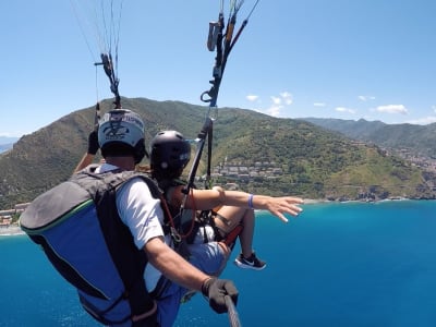 Vuelo en parapente biplaza en San Vito Lo Capo, Sicilia