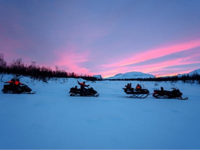 Excursion guidée en motoneige dans le parc national d'Abisko au départ d'Abisko