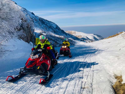 Moto de nieve Excursión a Montecampione en Val Camonica, cerca de Milán