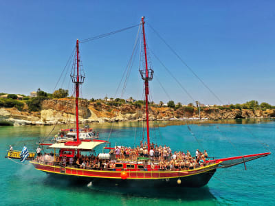 Piratenschifffahrt vom Hafen von Hersonissos bei Heraklion