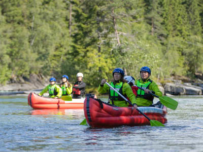 Kanufahren auf dem Fluss Raundal in Voss