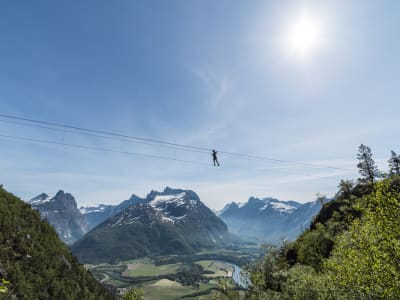 Cours avancé de Via Ferrata guidée sur le mur ouest à Åndalsnes