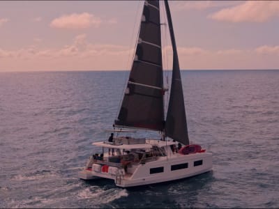 Sunset Catamaran Cruise to Cap d’Antibes and Fort Carré from Villeneuve-Loubet