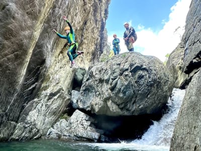 Descenso de barrancos en el río Lerca desde Arenzano, cerca de Génova