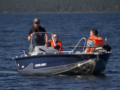 Paseo en barco por los ríos de Laxforsen, cerca de Kiruna