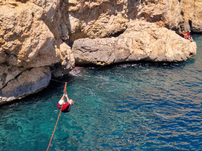 Descubre el coasteering en Cala Fornells, cerca de Palma de Mallorca