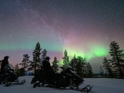Excursion en motoneige électrique pour les aurores boréales à partir de Pyhä
