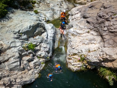 Aventura de Barranquismo por el Barranco de Benahavís, cerca de Marbella