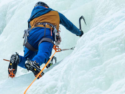 Excursión de escalada en hielo de un día en Korouoma, desde Rovaniemi