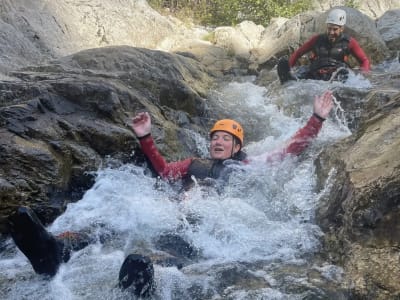 Entdeckung des Abstiegs der Haute-Ardèche-Schlucht bei Mayres