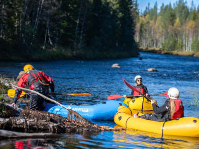 Excursion familiale en packrafting à Sälen
