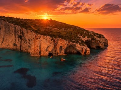 Excursion en bateau au coucher du soleil à Zante avec visite des spéléologies et apéritif