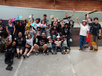 Cours de skateboard au skatepark EGP 18, Paris 18ème