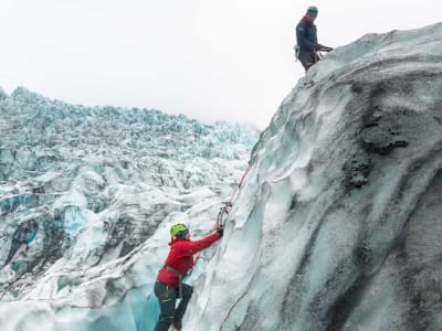 Escalade de glace et randonnée sur le glacier Falljökull dans le parc national du Vatnajökull au départ de Skaftafell 