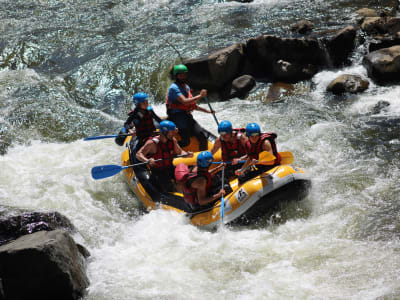 Rafting deportivo en las gargantas del Pierre-Lys desde Belvianes-et-Cavirac, cerca de Axat