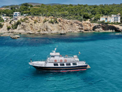 Mittagessen Bootstour mit BBQ entlang der Küste von Palma de Mallorca