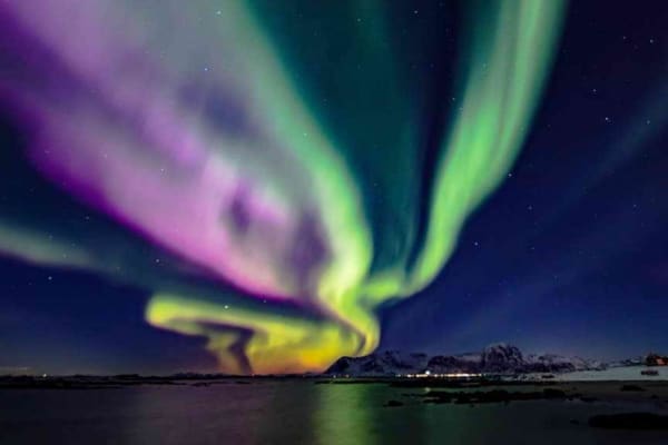 Nordlicht-Schneeschuhtour ab Eggum auf den Lofoten