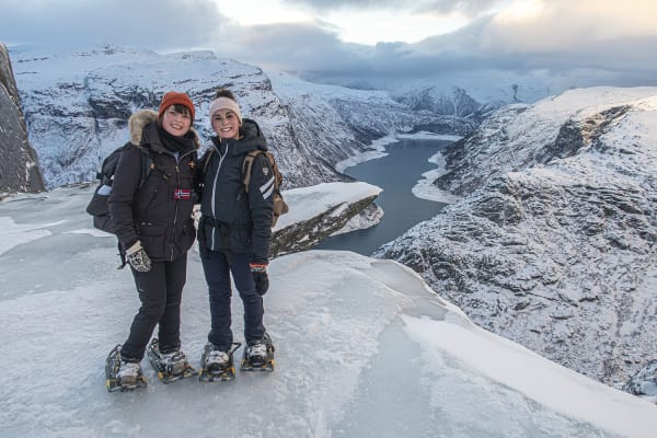 Nuitée dans un chalet à Trolltunga avec activités hivernales au départ de Tyssedal