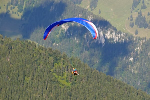 Tandem paragliding flight in Charmey, Gruyère