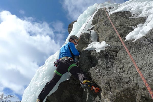 Escalade sur glace à Chamonix Mont-Blanc