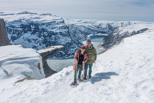 Randonnée hivernale en raquettes à Trolltunga depuis Tyssedal