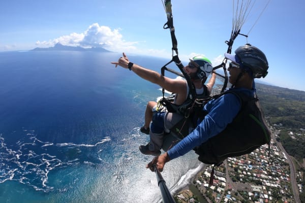 Paragliding in Tahiti
