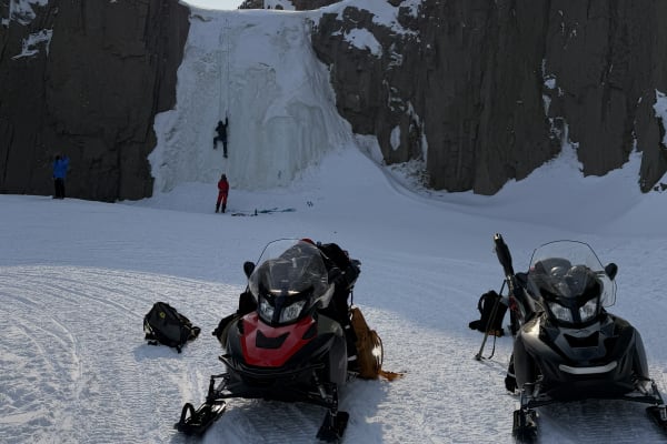 Escalade sur glace à Svalbard