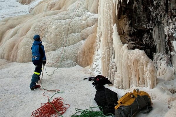 Excursion d'escalade de glace dans le canyon de Korouoma au départ de Rovaniemi