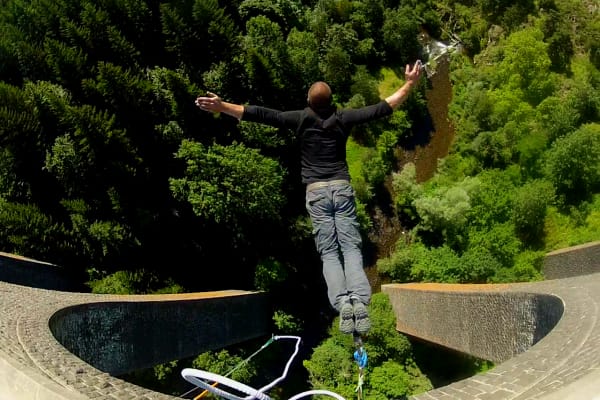 Saut à l'élastique du Viaduc de la Recoumène (65 m) près du Puy en Velay