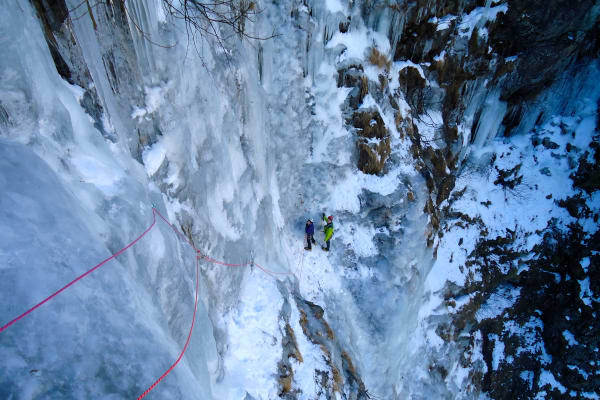 Escalade sur glace à Vars, La Forêt Blanche